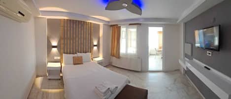 Quarto família | Roupas de cama premium, escrivaninha, Wi-Fi de cortesia, roupa de cama