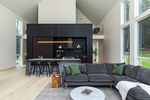 Smart TV, fireplace, stereo