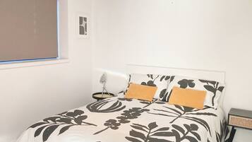 3 bedrooms, desk, iron/ironing board, free WiFi