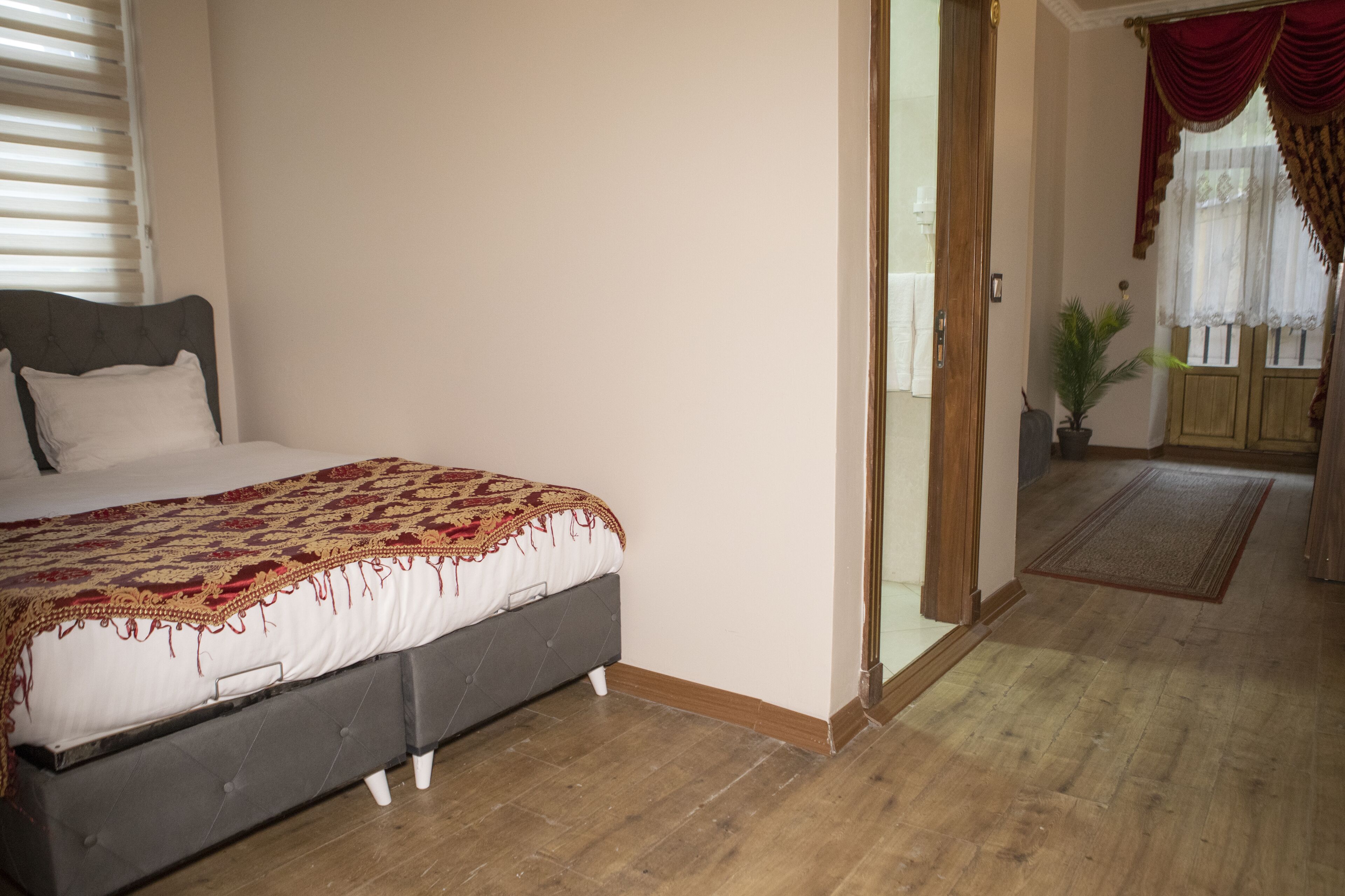 Foto - Zero Suit & Hotel