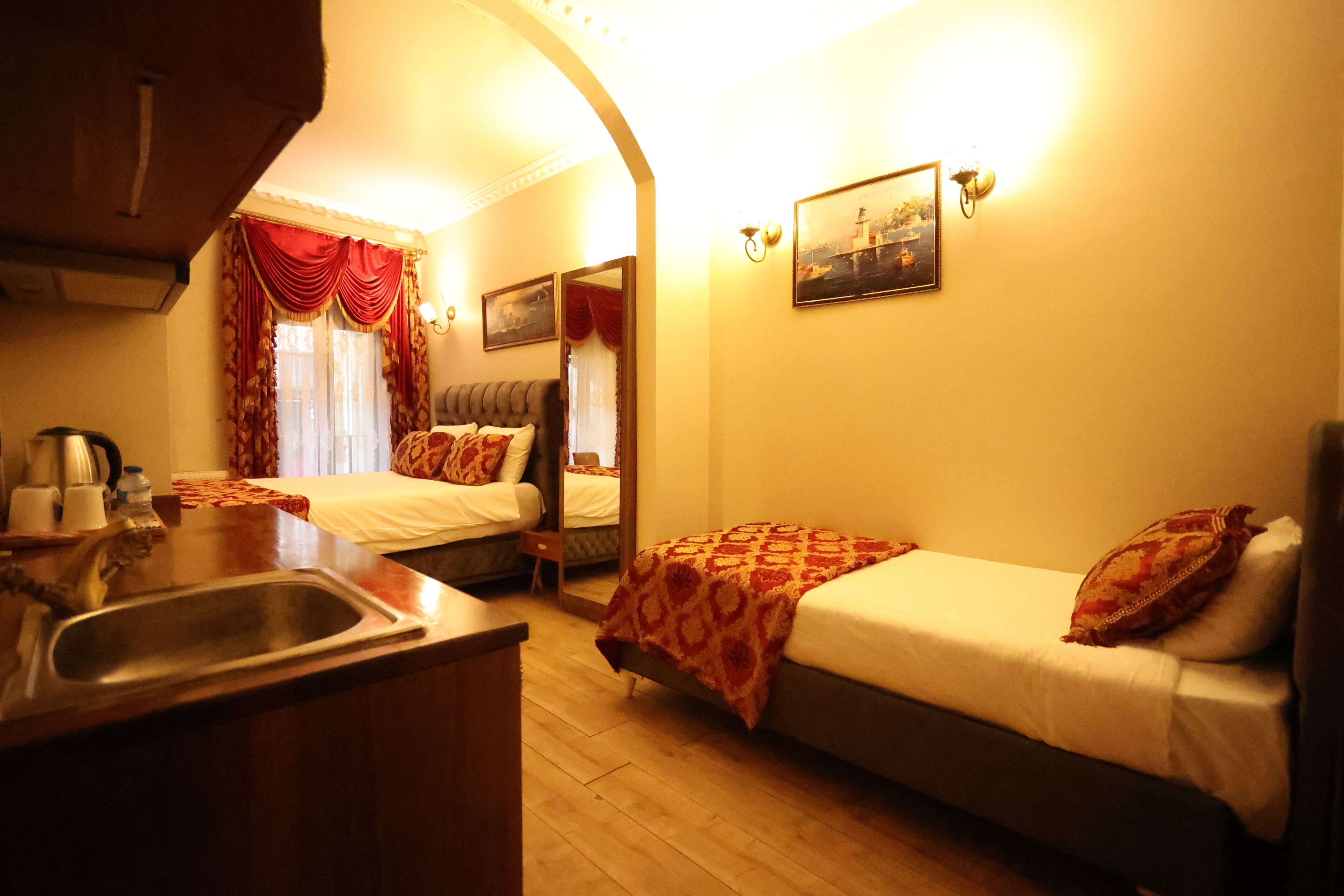 Foto - Zero Suit & Hotel