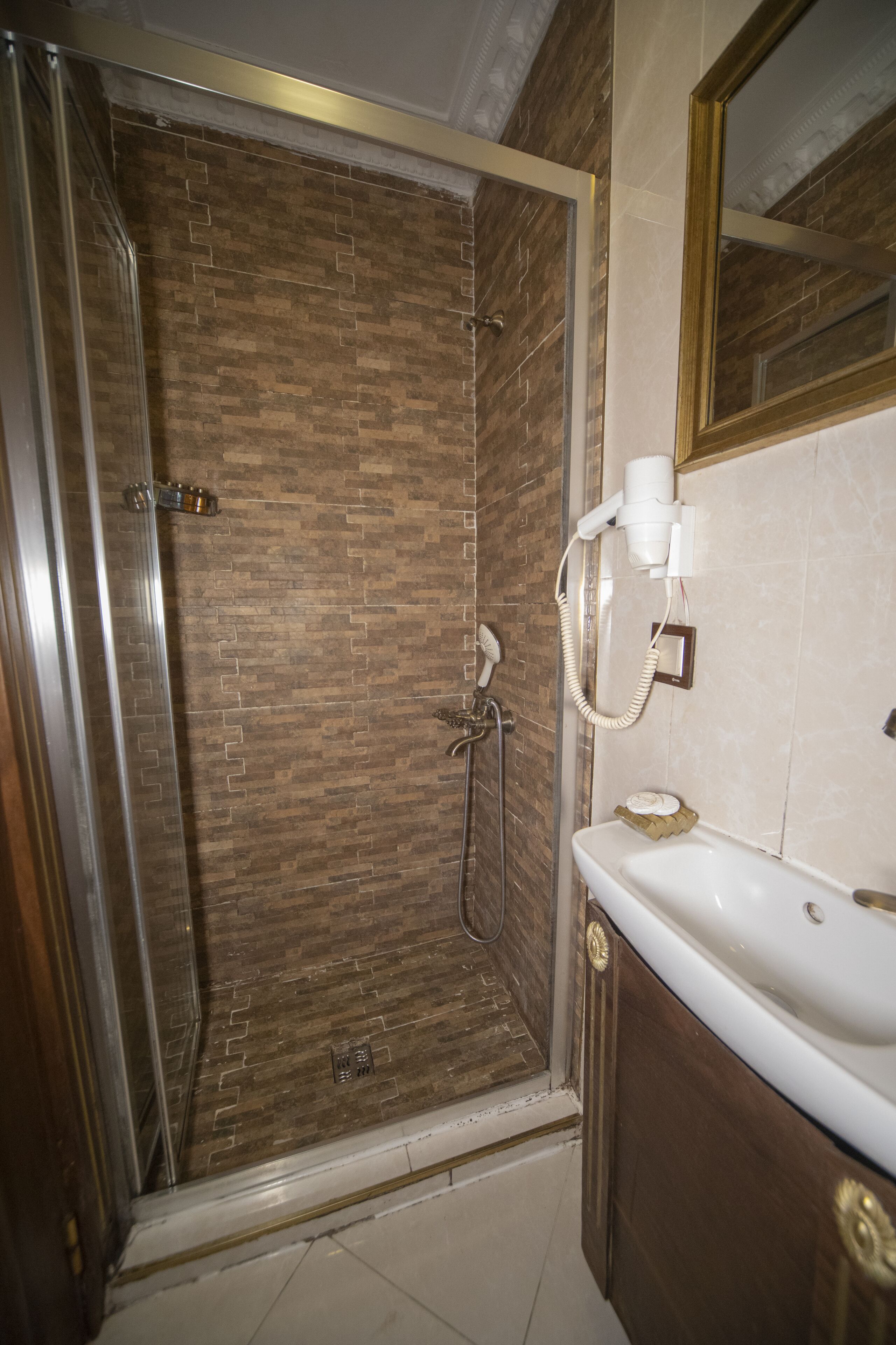 Foto - Zero Suit & Hotel