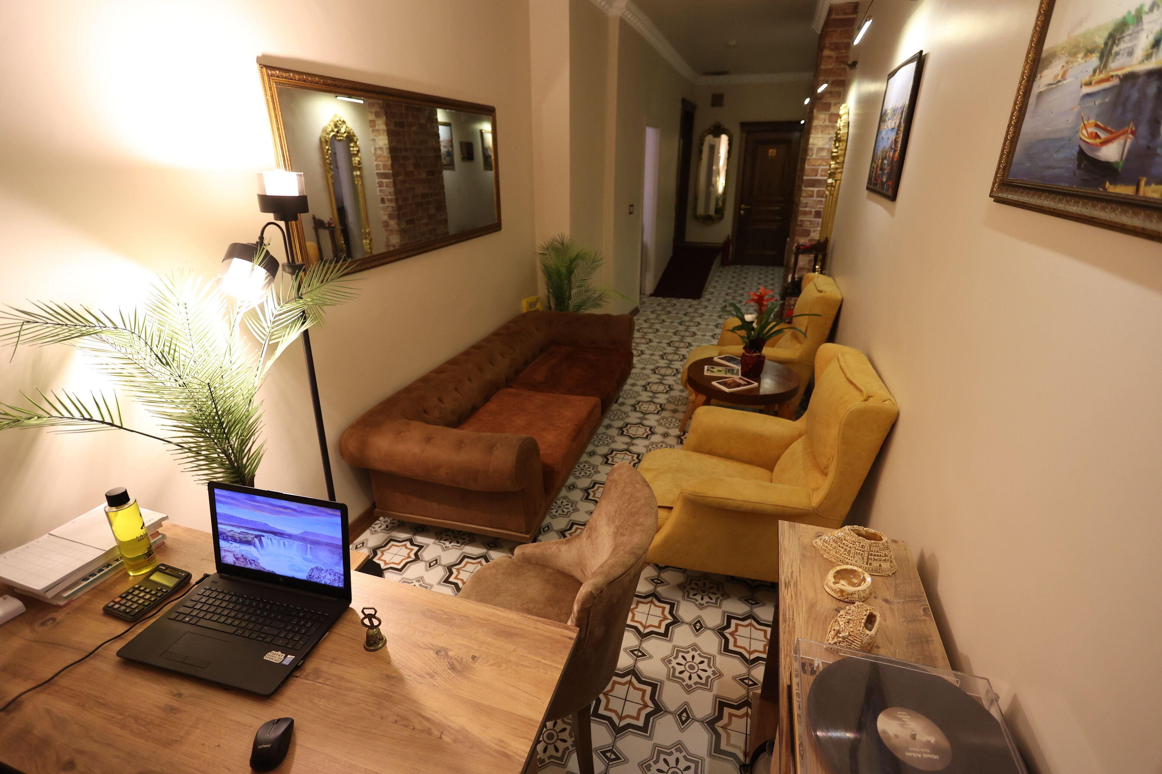 Foto - Zero Suit & Hotel