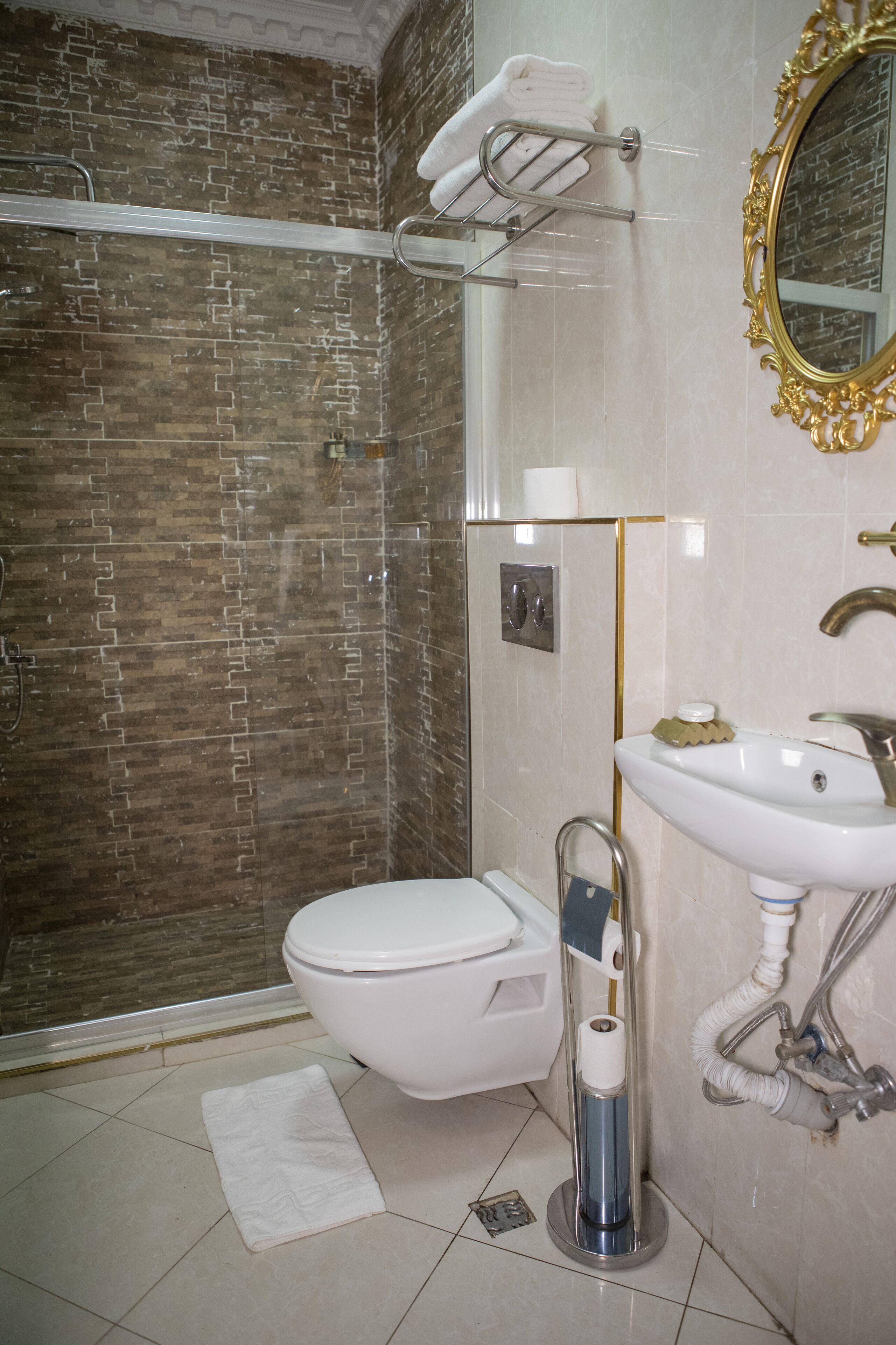 Foto - Zero Suit & Hotel