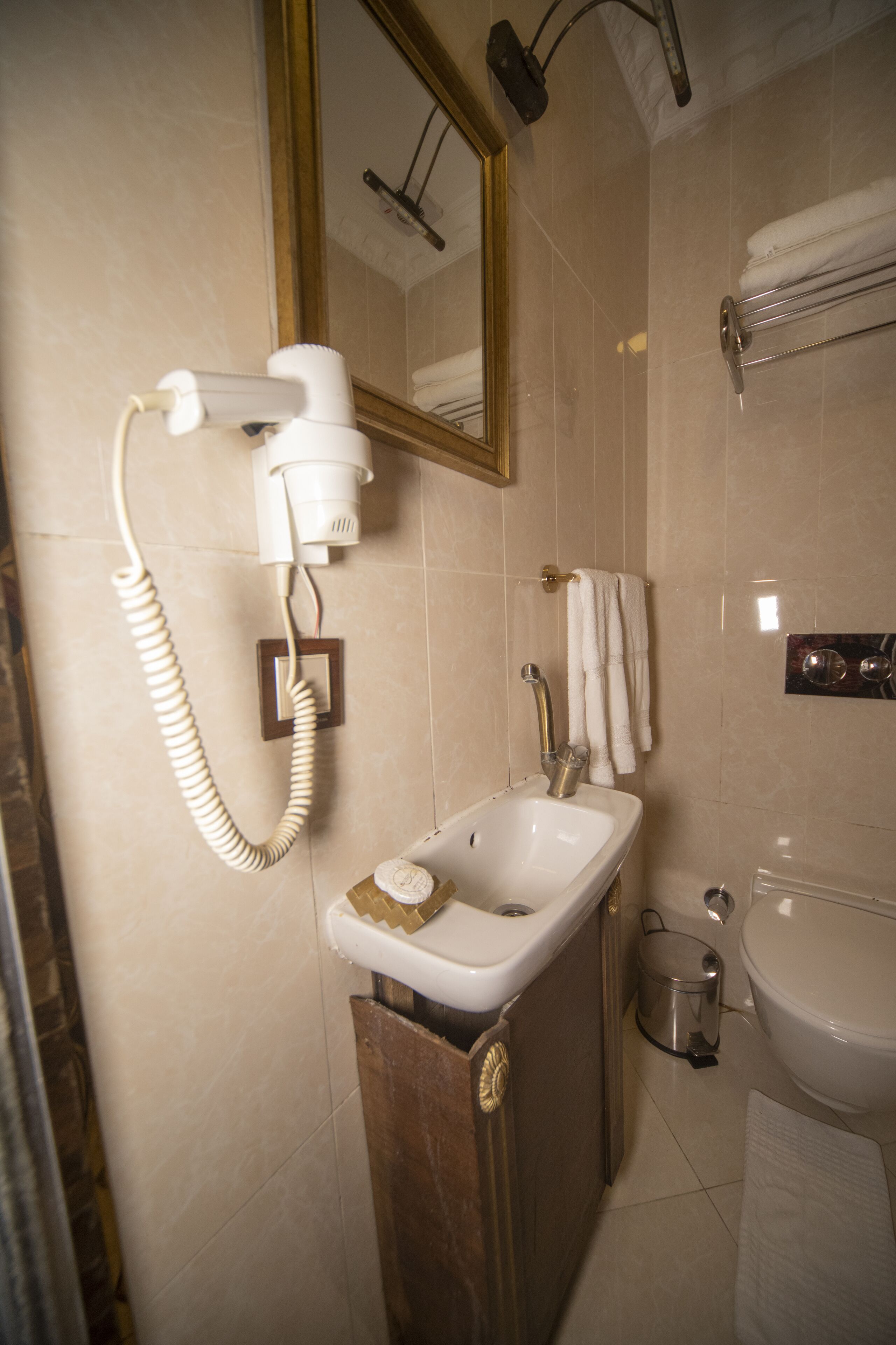 Foto - Zero Suit & Hotel