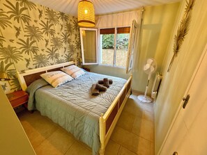 2 bedrooms, desk, free WiFi, bed sheets