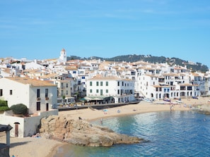 Beach nearby, sun loungers