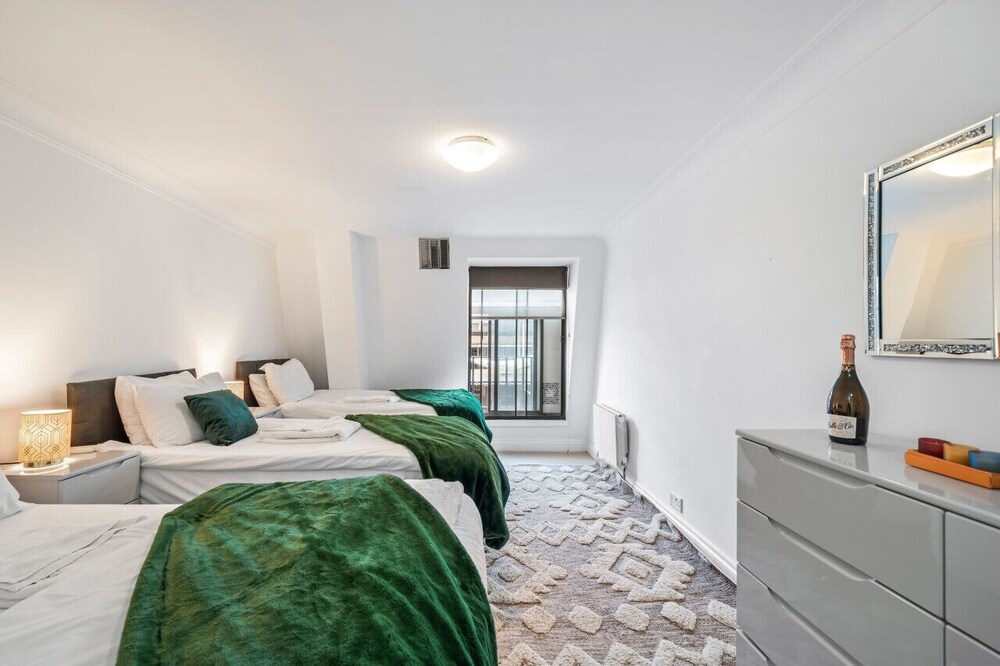 Exquisite 2Bedroom Apartment in Mayfair Timeless Elegance Awaits