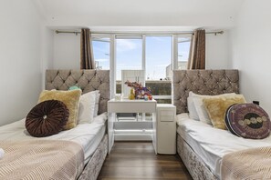 2 bedrooms, desk, iron/ironing board, free WiFi - Grosvenor Court Mansions •65• Penthouse Marble Arch with Balcony (Greater London)