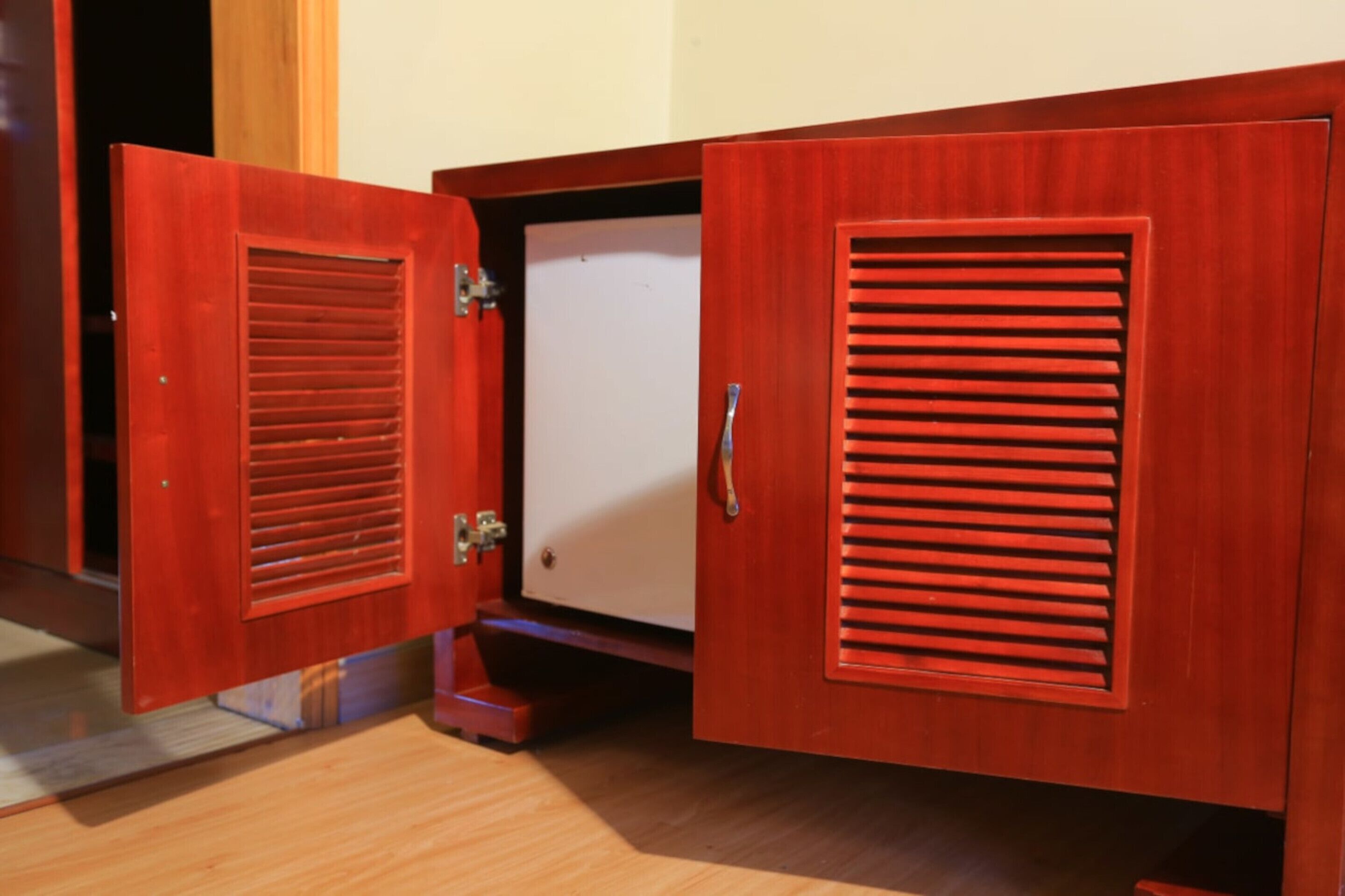 in-room safe, desk, laptop workspace, iron/ironing board