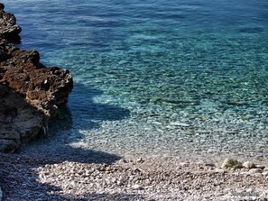 Plage, chaises longues