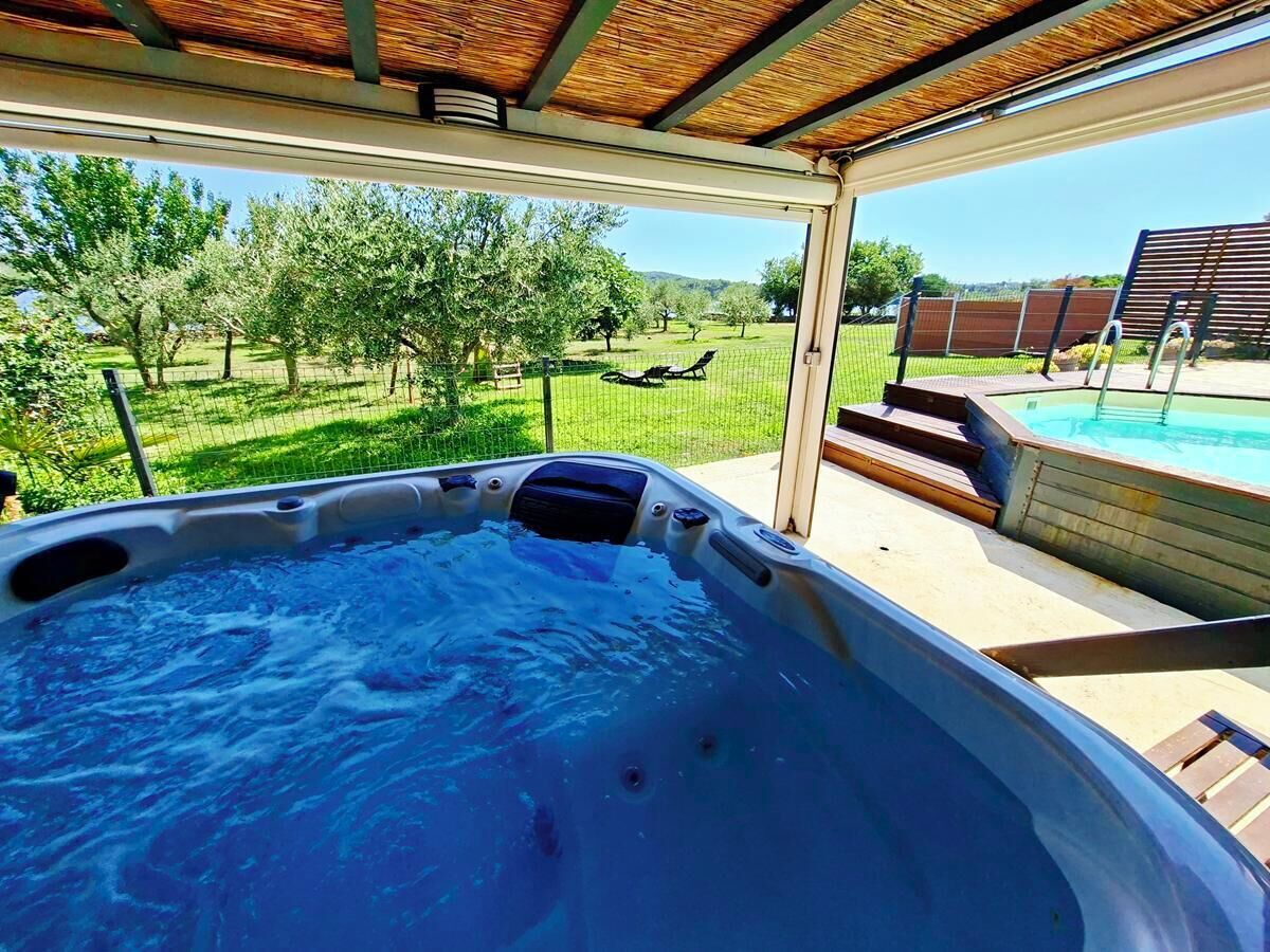 مغطس سبا خارجي