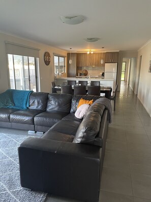 Fireplace, books - Relax indoors & out (Cowes)