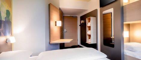 Desk, soundproofing, WiFi (free)