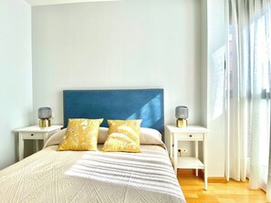 2 Schlafzimmer, BĂŒgeleisen/BĂŒgelbrett, Reisekinderbett, WLAN