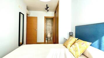 2 slaapkamers, een strijkplank/strijkijzer, reisbedje, wifi