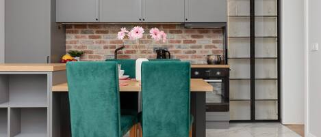 Refrigerador, horno, parrilla de estufa y lavavajillas