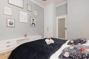 2 bedrooms, iron/ironing board, travel cot, WiFi
