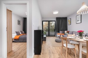 1 habitación, escritorio, tabla de planchar con plancha y wifi 