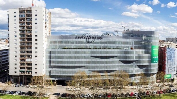 A modern building with a unique facade and the text "Castle Arena 200" on it. - Vivodomo | New, great location, optional parking (Madrid)