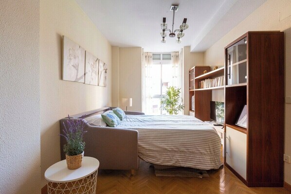 1 slaapkamer, een strijkplank/strijkijzer, reisbedje, wifi