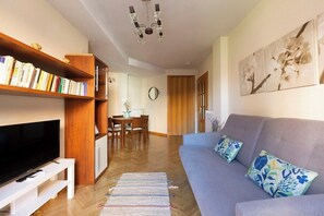 Een televisie en een kantoor