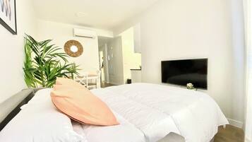 1 slaapkamer, een strijkplank/strijkijzer, reisbedje, wifi