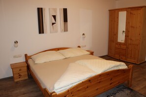 5 Schlafzimmer, Reisekinderbett, kostenloses WLAN, Bettwäsche