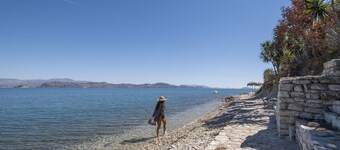 Waterfront Holiday apartment, in Kiveri, close to Nafplio, Mycenae, Peloponnese 