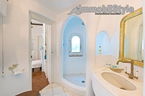 Shower, bidet - Villa Bijou 50 meters from the beach (Santa Reparata)