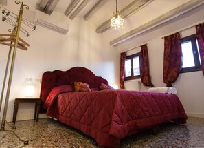 3 Schlafzimmer, Zimmersafe, Schreibtisch, Bügeleisen/Bügelbrett