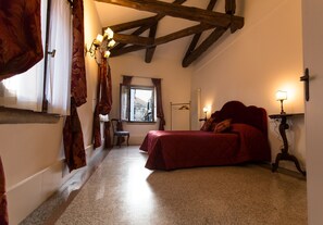 3 Schlafzimmer, Zimmersafe, Schreibtisch, Bügeleisen/Bügelbrett