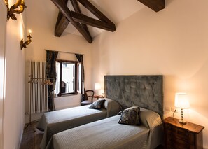3 Schlafzimmer, Zimmersafe, Schreibtisch, Bügeleisen/Bügelbrett