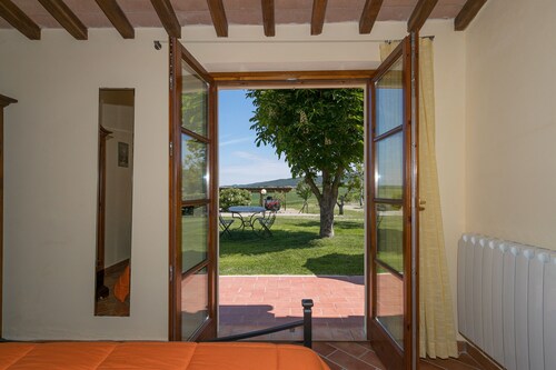 Farmhouse "Mimosa" with Shared Garden & Wi-Fi