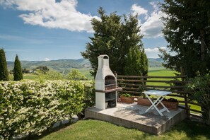 Outdoor dining - Apartment "Oleandro" with Shared Garden & Wi-Fi (Santa Luce)