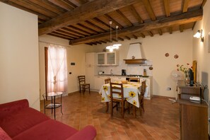 TV - Apartment "Oleandro" with Shared Garden & Wi-Fi (Santa Luce)