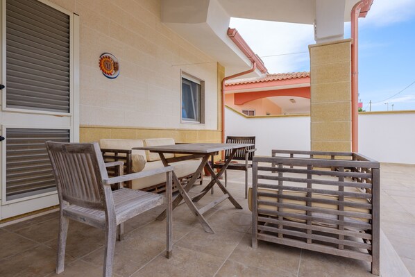 屋外ダイニングエリア