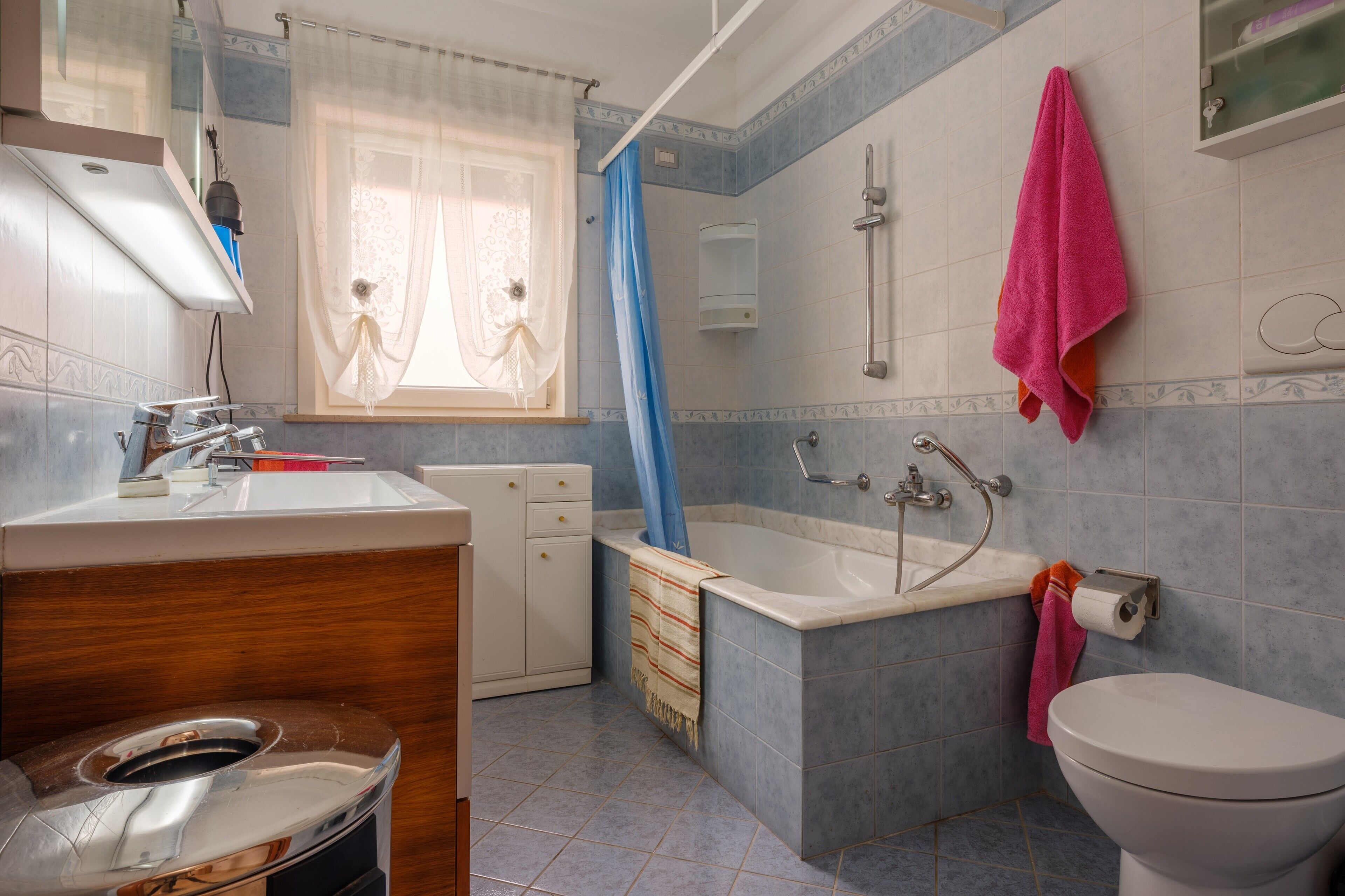Bathtub, hair dryer, towels