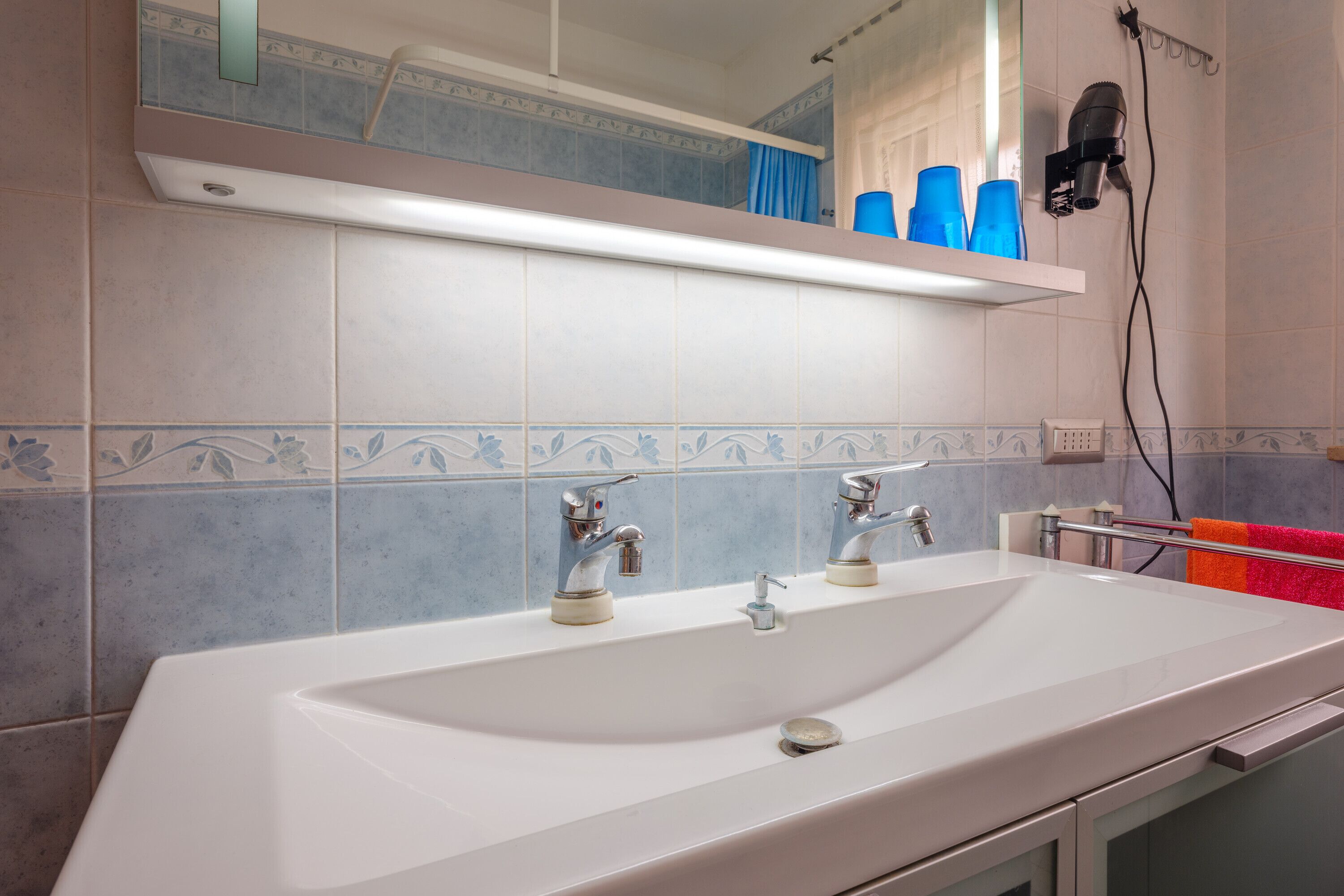 Bathtub, hair dryer, towels