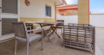 Apartment 'Casa Azzurra 107m Dal Mare' with Private Garden and Air Conditioning