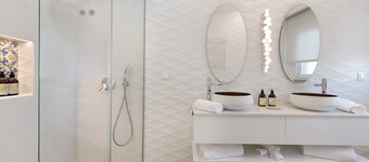 Vacation Home "Casa Mourato - Smart and Eco Wonder" with Private Pool, Private Terraces & Wi-Fi
