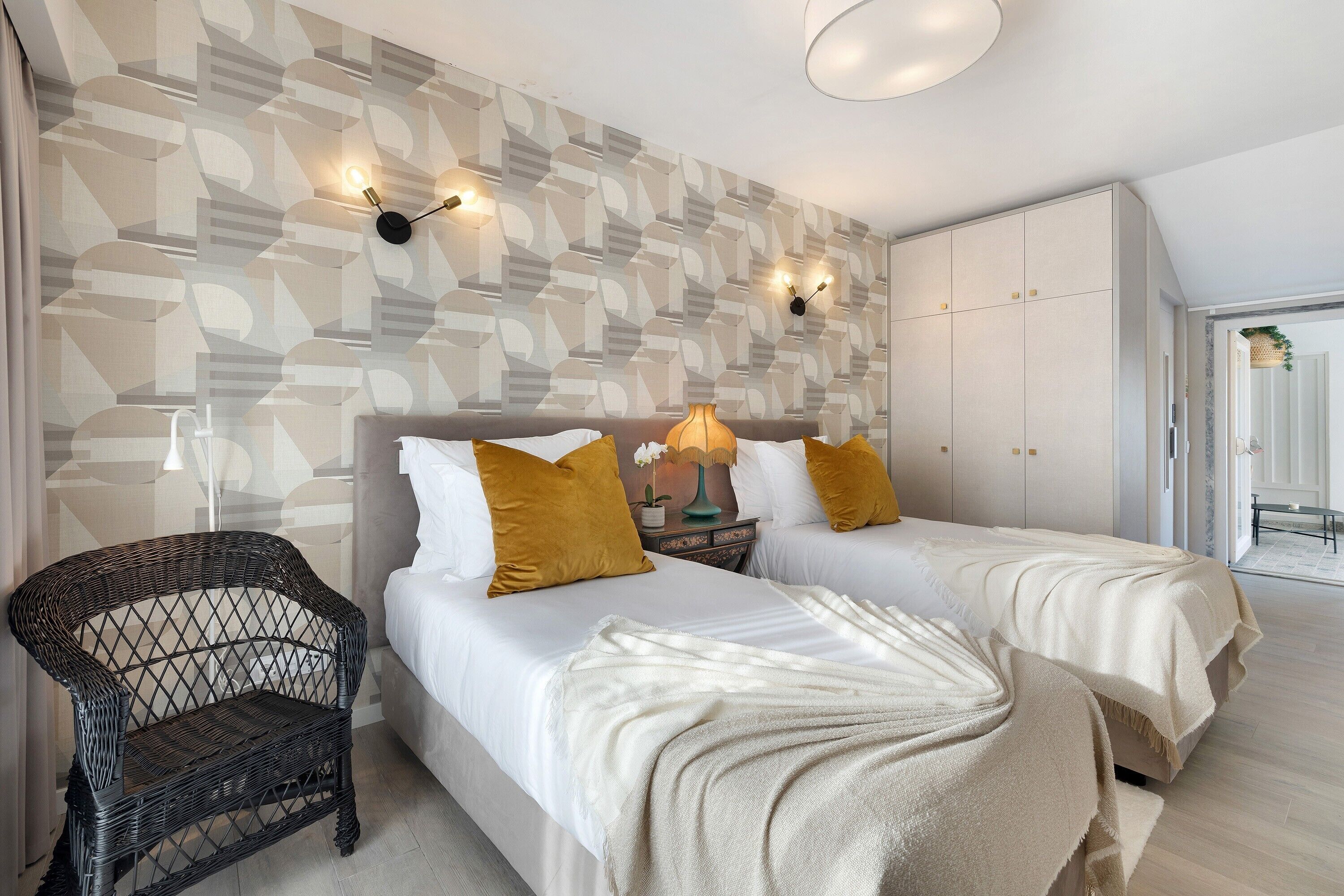 4 bedrooms, iron/ironing board, free WiFi, bed sheets