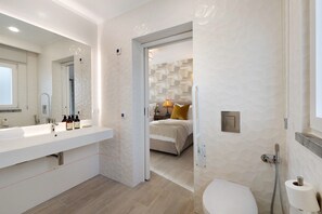 Bruser, hårtørrer, håndklæder