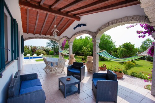 "Villa Funtana Cortese" mit Privatem Pool, WLAN und Klimaanlage