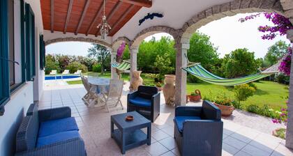 "Villa Funtana Cortese" mit Privatem Pool, WLAN und Klimaanlage