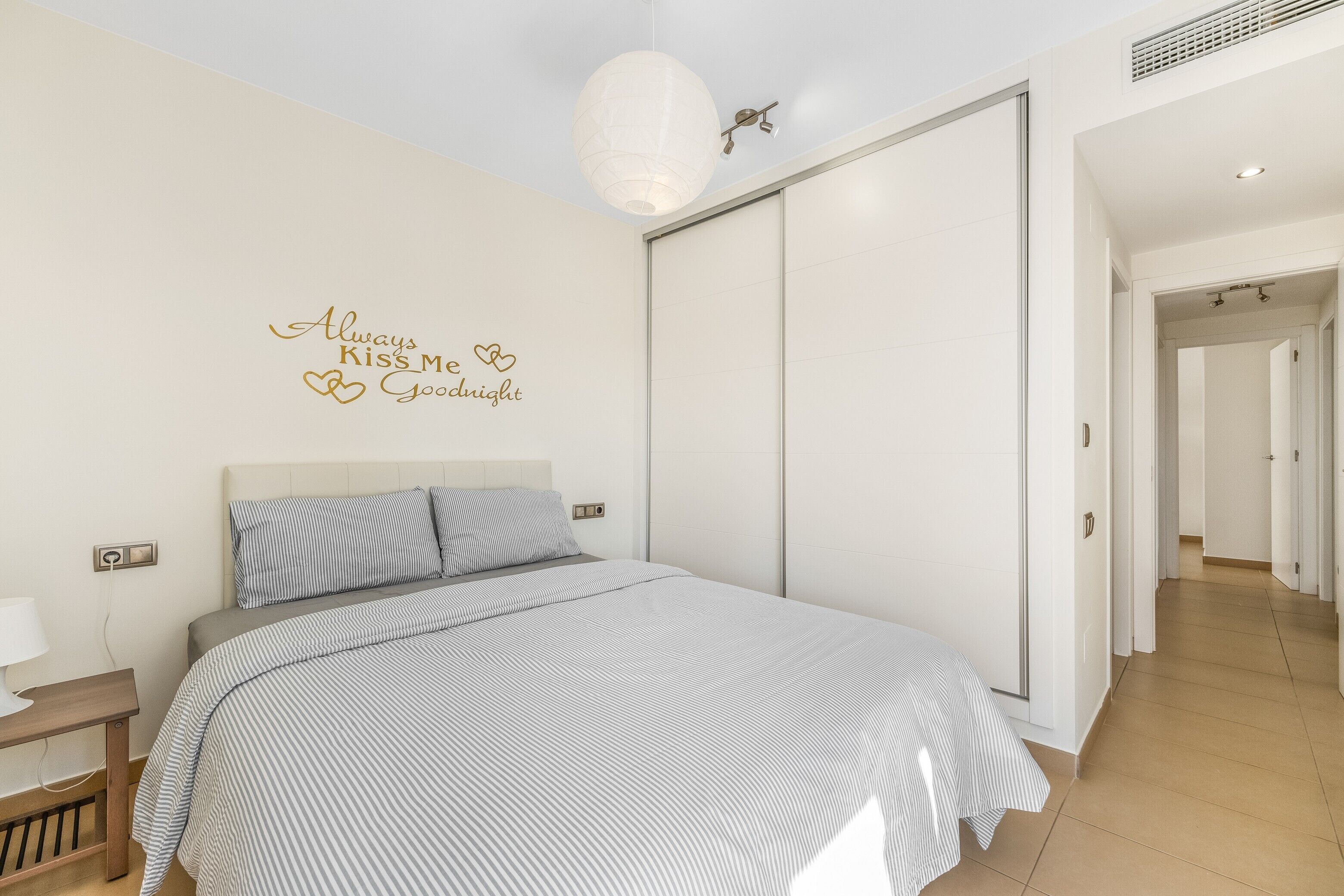 3 habitaciones, tabla de planchar con plancha y wifi gratis 