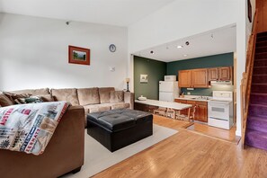 TV - Brookside II B-304 | 1 Bed, 1 Bath (Newry)