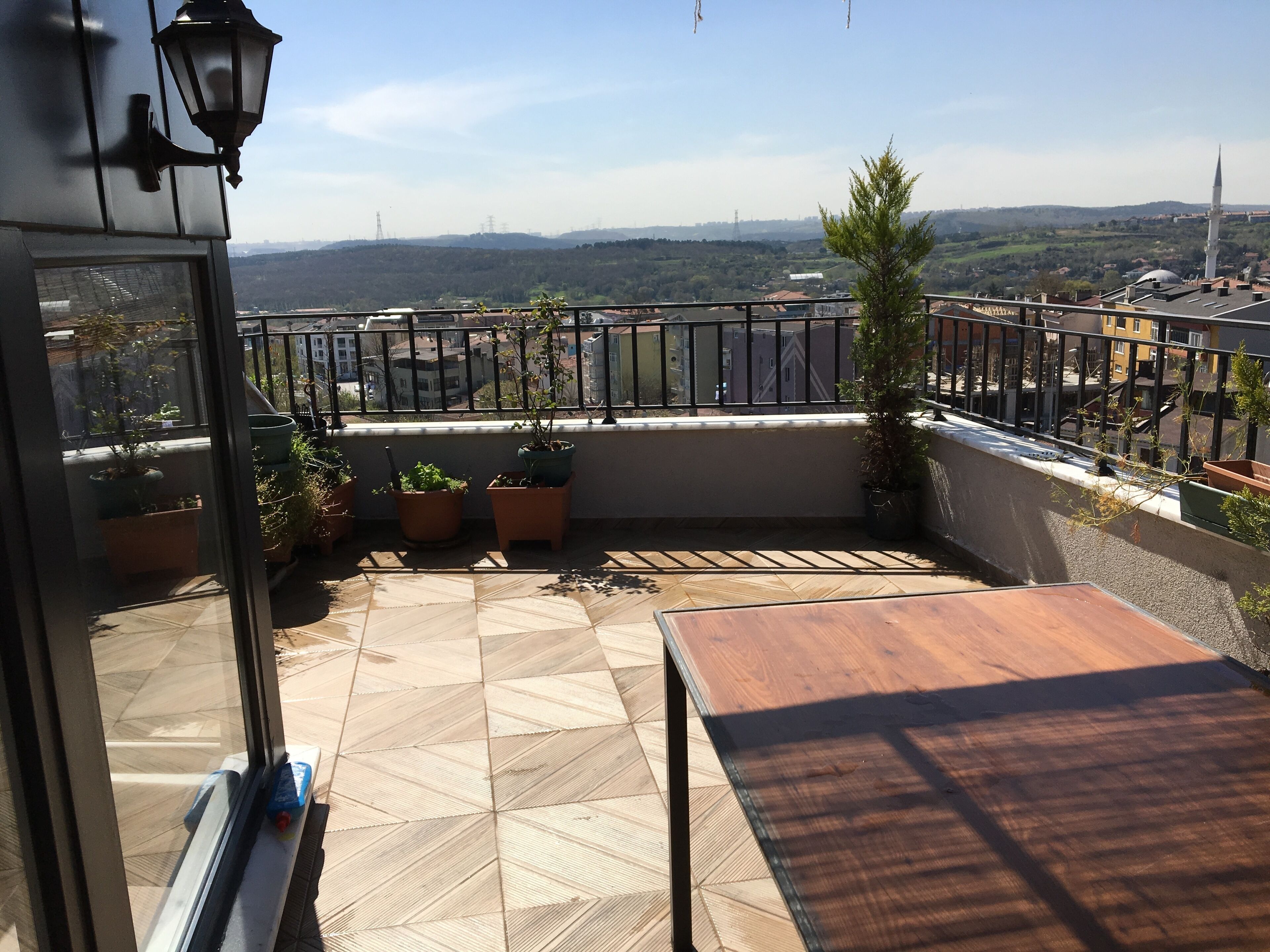 Terrace floor with excellent view- lovely neighborhood very close to the airport