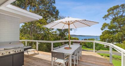Alby's - Beachfront Retreat