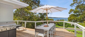 Alby's - Beachfront Retreat